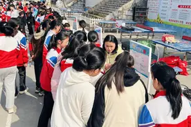 激发孩子们的好奇心！“科普大篷车”开进息烽小寨坝镇小学图片