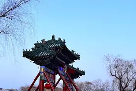华灯初上，北京北海公园宁静浪漫图片