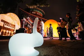 大钟寺里闻钟赏“月”庆中秋图片