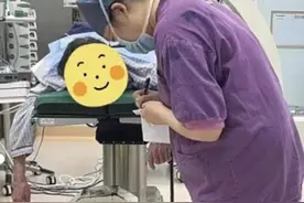 腰椎不适无法入睡聋哑爹爹有苦难言 纸笔交流贴心沟通医护携手祛除病痛图片