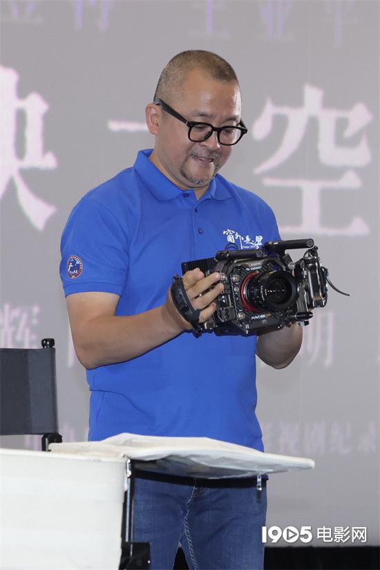 《窗外是蓝星》首映 跟着神舟十三号航天员一起飞