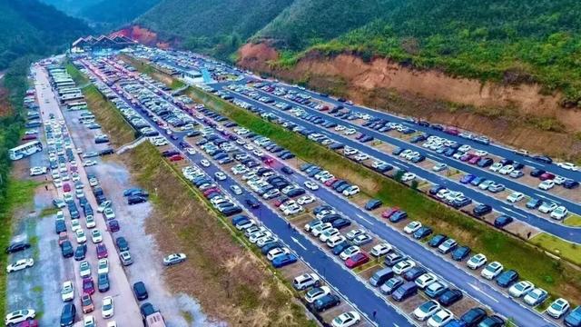 致游客｜错峰出游更舒心！南雄帽子峰的“金秋童话”，仍在为您驻留！