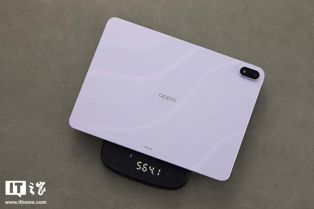 OPPO Pad 5 柔光版图赏：全新幸运紫配色，流光幻影工艺