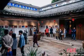 福州展出百幅女性摄影作品迎妇女节图片