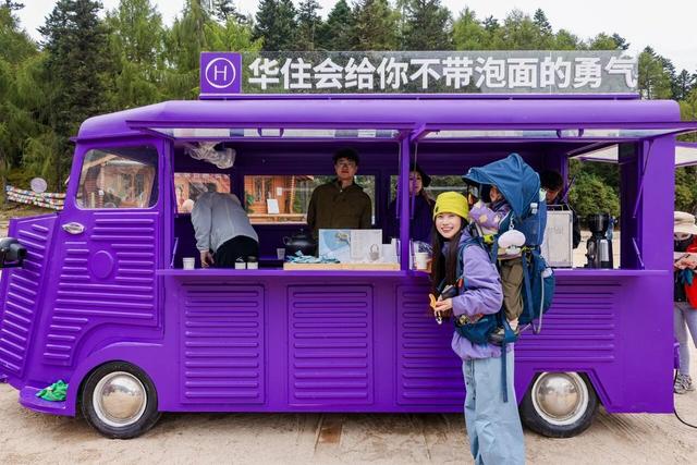 华住20周年“硬核”局：开“样板房车”重走318川藏线，全线酒店让天险变通途