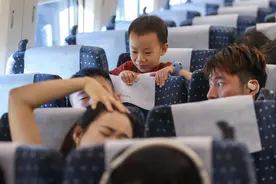 图片新闻｜暑运开启 重庆火车站前三日共发送旅客71.2万人次图片