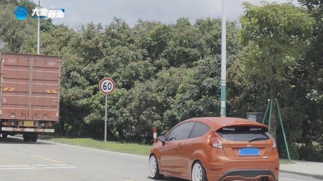 交警驾车追缉违章货车10公里，货车司机慌乱之下撞残路人被判全责！被撞人家属称交警也应负责，律师解读