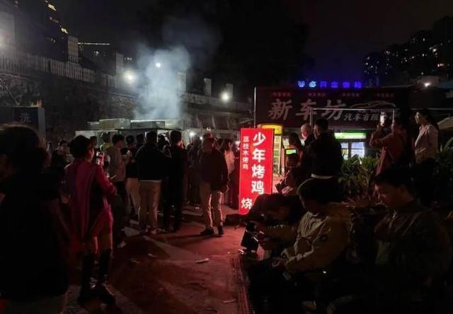 烤鸡少年承认用“肉宝王”来调味，厂家人员：是已生产25年的合法调味料，不是添加剂