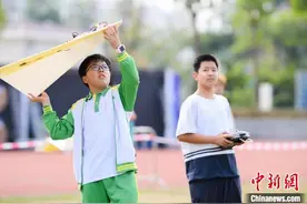 数百名青少年选手鹏城“比武” 航空模型大赛图片