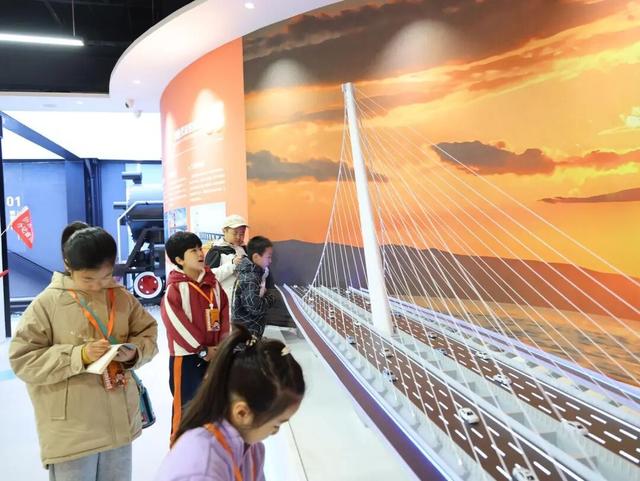 在现场丨山西日报小记者走进桥梁研学基地 开启桥梁探索之旅
