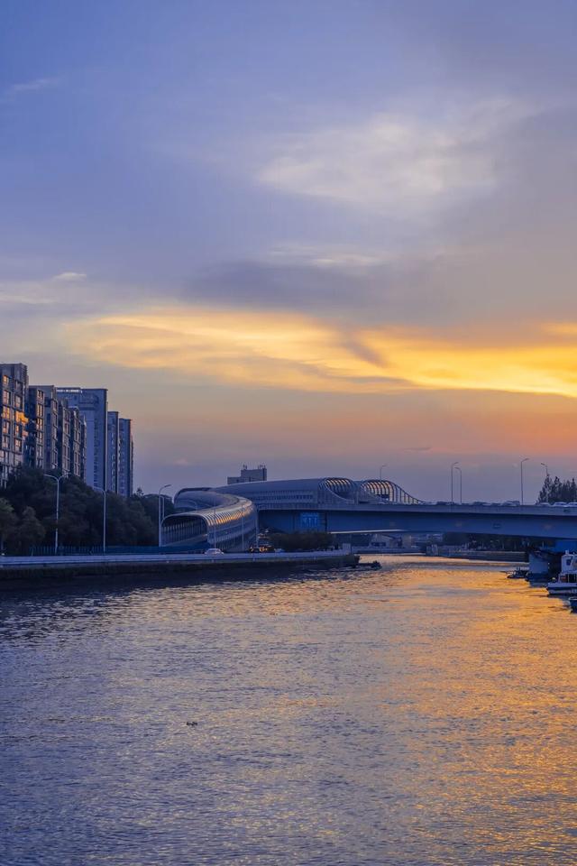 普陀闲暇N计划丨来半马苏河公园追一场绝美落日