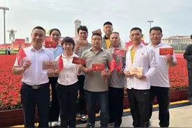 十六位美团骑手受邀观礼阅兵，美团员工代表参加受阅方队图片