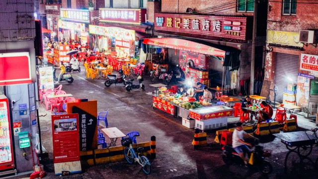 江风配美食，塔下寻烟火！万江这些夜市“火”出圈｜国庆进莞来