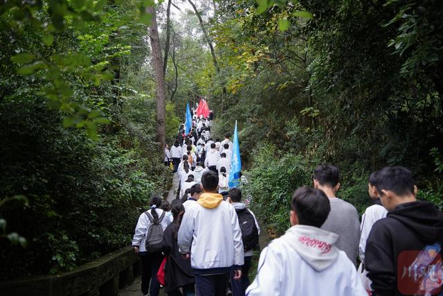 红色研学、科技探秘、景区畅玩……宜宾中小学生花式“解锁”首个秋假！