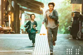 王俊凯24岁生日，电影《野孩子》官宣，王源、易烊千玺送祝福图片
