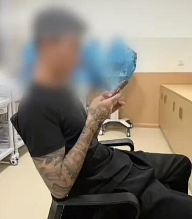 护士炫耀男友陪值夜班	，还帮她“配药、贴标签	、写报告”！网友炸锅！当地卫健委最新通报......