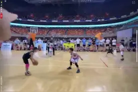 浙江省小篮球总决赛 小网红“小菜鸡”韦德式2+1绝平+加时罚球绝杀图片