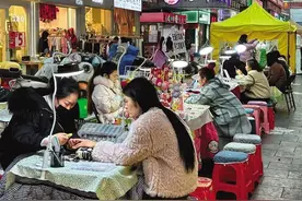 春节来临 “美事”连“年”——吉首街头探访新“过年三件套”图片