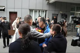 35载寻亲路 科技助力男子与家人终团聚图片