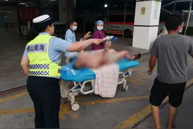 佛山市南海区一对母子煮饭时厕所突然传来响声，两人受伤倒地，原因竟是……图片