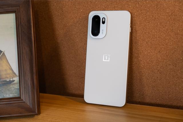 双十一必看！一加 Ace 6 满配骁龙 8 至尊 + 7800mAh 大电池，同价位无对手