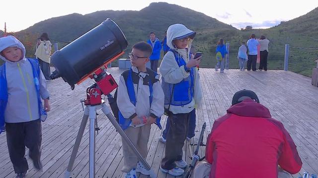 红池坝暗夜之下 23名少年探秘“星空课堂”