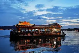 今夜，2025年西湖游船夜游将开启，你会第一波上船吗？图片