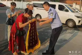 新洲公安爱心接力 助失散二十年家庭重聚图片