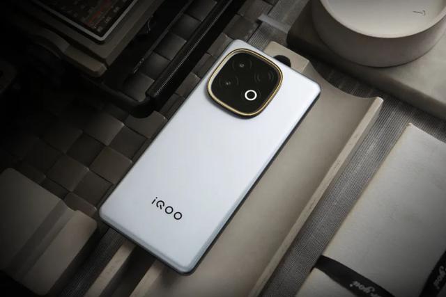 这叫“十全大补‘玩’”！iQOO Z10 Turbo+继续“天降猛人”