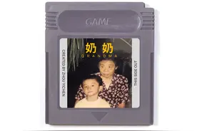 博主将去世奶奶做进掌机游戏看哭网友，像素级画风重温“生前5分钟”图片