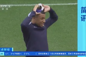 期待重返赛场！姆巴佩受伤后戴面具现身训练场图片