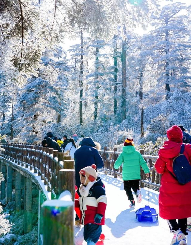 快@喜欢的人，一起去爬瓦屋山吧！