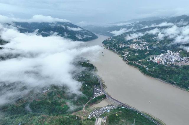 巴东：烟雨巫峡多奇秀 秘境画城仙中游