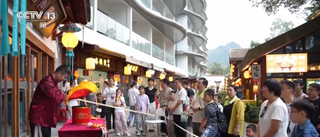 假日暖心服务“新姿势”圈粉年轻群体 “先游后付”成撬动二次消费“流量密码”