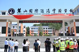 怀化市麓山国际陆港实验学校正式揭牌交付使用图片
