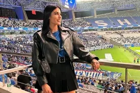 见证申花五连胜，马纳法妻子晒照：第一次来申花主场助威图片