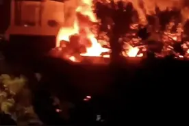 珠海一工厂突发火灾，当地回应：系仓库着火，无人员伤亡图片