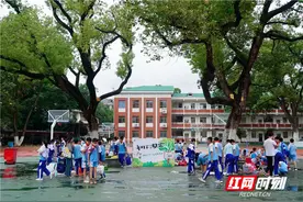 喜迎六一节：孩子们“出摊”忙，现场太热闹挤不进啦！图片