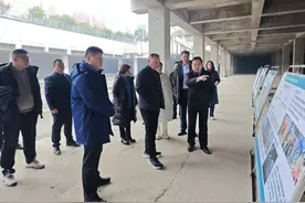 胖东来董事长于东来考察郑州地铁商业共探合作新机遇图片