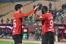 （体育）足球——中甲：辽宁铁人农商银行胜深圳青年人图片