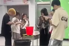 乘客妆容惊悚被禁止进入地铁站？尊重公共秩序才能得到尊重图片