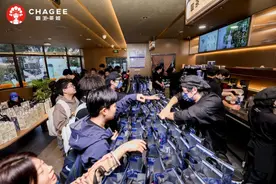 布局高校市场，霸王茶姬校园店开到上海交大图片