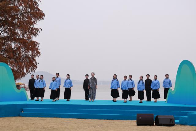 把舞台搬进东湖山水，东湖风景区举办“大思政课”主题展演，让东湖历史“活”起来