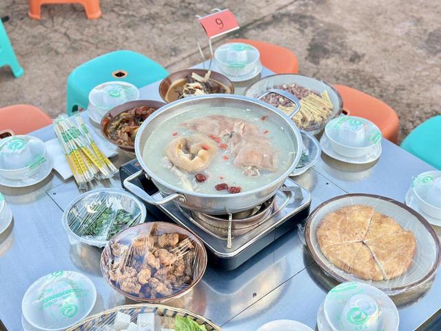 禄丰恐龙谷邀你去泡温泉，吃地道年猪饭！