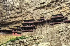 云冈石窟偶遇同班同学，武汉人暑假怎么都往这里跑？图片