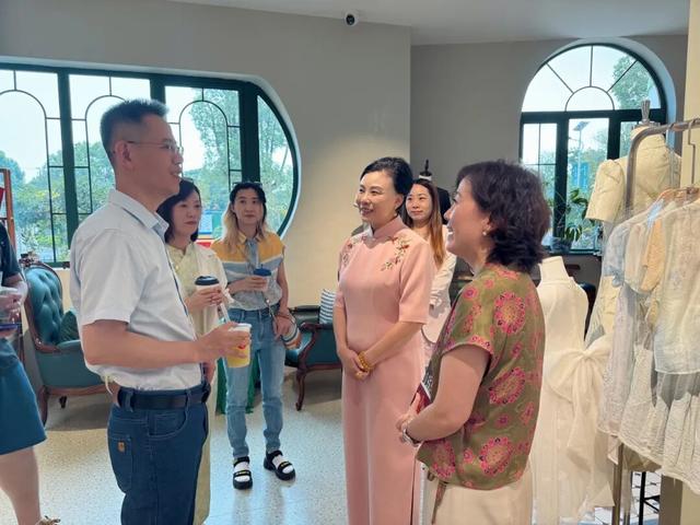 乡村里的时尚中心，用旗袍华服扮靓文旅盛宴