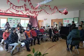 宁波鄞州“毛衣奶奶”18年编织不辍 温暖全国10余省市山区孩童图片