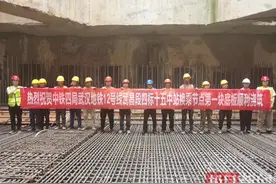 武汉地铁12号线传来好消息！十五中站换乘节点基坑第一块底板浇筑完成图片