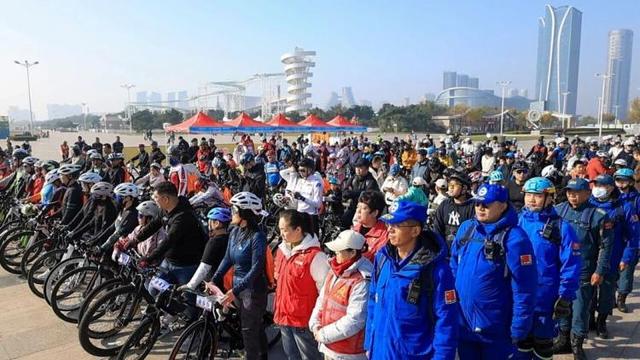 今天，骑遇日照，出发！他们共赴最美秋日！