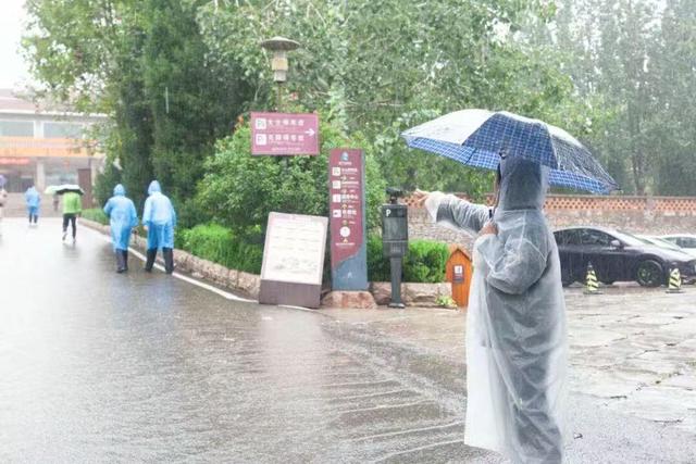 萤火虫水洞·地下大峡谷：景区“告白信”刷屏，亲情服务热度不减
